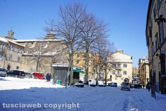 Il centro storico coperto di neve