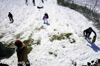 Il centro storico coperto di neve