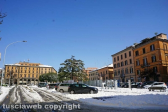 Il centro storico coperto di neve