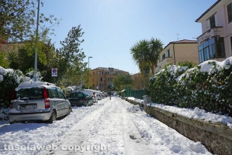 Il centro storico coperto di neve