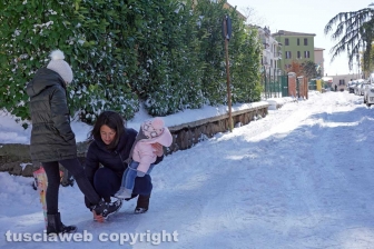 Il centro storico coperto di neve