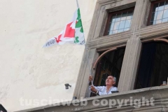 Il centrosinistra festeggia a piazza del comune