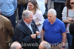 Il centrosinistra festeggia a piazza del comune