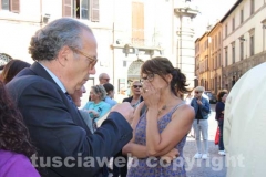 Il centrosinistra festeggia a piazza del comune