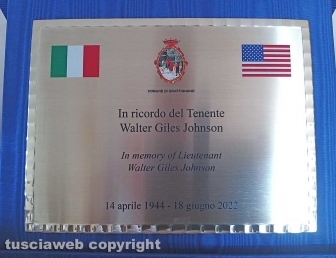 Graffignano - Il convegno in ricordo del pilota Walter Johnson - La targa consegnata ai figli