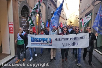 Viterbo - Il corteo degli agenti di Mammagialla