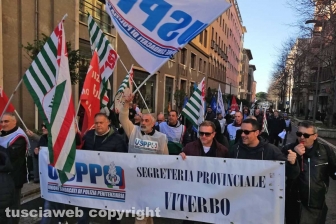 Viterbo - Il corteo degli agenti di Mammagialla