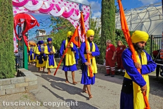Il corteo dei sikh