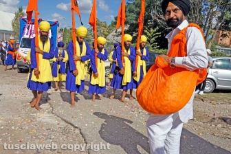 Il corteo dei sikh