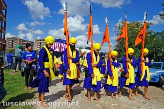 Il corteo dei sikh