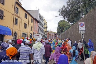 Il corteo dei sikh