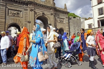 Il corteo dei sikh