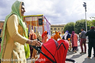 Il corteo dei sikh