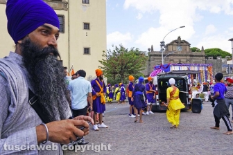 Il corteo dei sikh