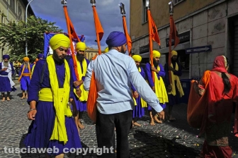 Il corteo dei sikh