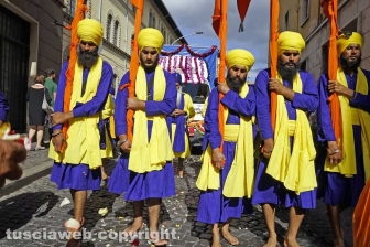 Il corteo dei sikh