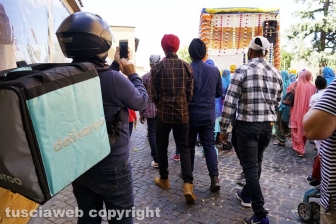 Il corteo dei sikh