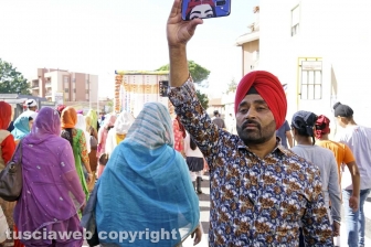 Il corteo dei sikh
