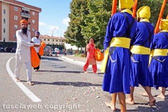 Il corteo dei sikh