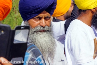 Il corteo dei sikh