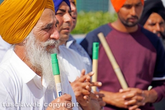 Il corteo dei sikh