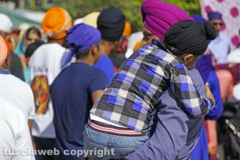 Il corteo dei sikh