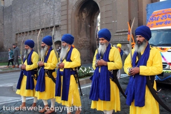 Il corteo dei sikh