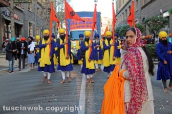 Il corteo dei sikh