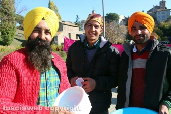 Il corteo dei sikh
