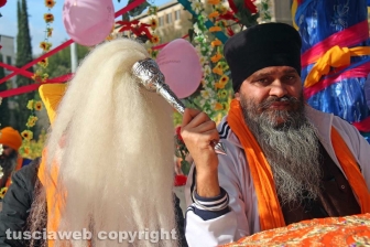 Il corteo dei sikh