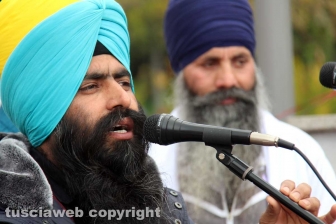 Il corteo dei sikh