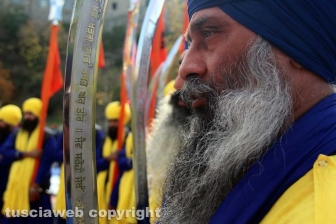 Il corteo dei sikh