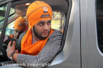 Il corteo dei sikh