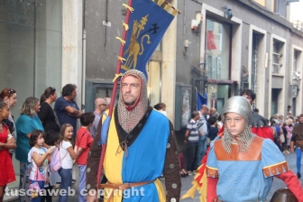 Il corteo per le vie della città