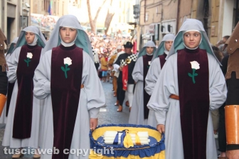 Il corteo per le vie della città