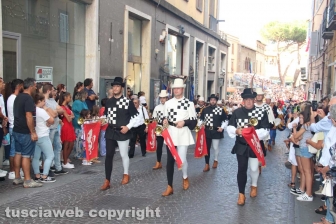 Il corteo per le vie della città