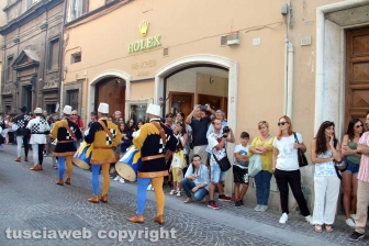 Il corteo per le vie della città