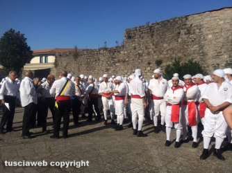 Il corteo storico si prepara per la processione
