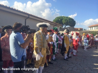 Il corteo storico si prepara per la processione