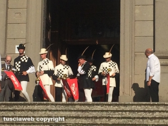 Il corteo storico si prepara per la processione