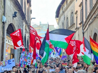 Il corteo TusciaPride