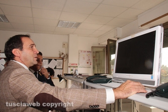 Alessandro Marchese mostra come funziona il collegamento di privati, negozi e istituzioni con questura e carabinieri tramite Securshop