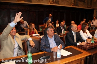 Il debutto di Arena in consiglio