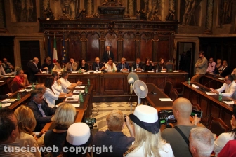 Il debutto di Arena in consiglio