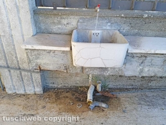 Montefiascone - Degrado al cimitero