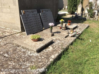 Il degrado sulla tomba delle clarisse