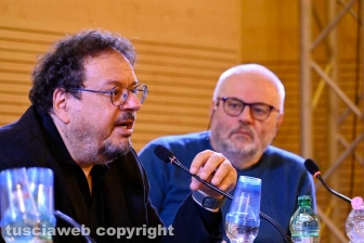 Viterbo - Il filosofo Gino Roncaglia ai Pirati della Bellezza con Carlo Galeotti
