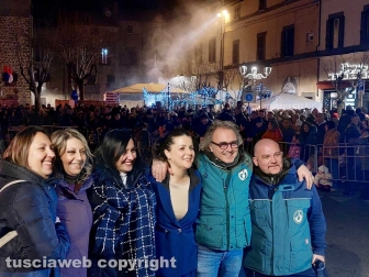 Bagnaia - Il focarone - Al centro la sindaca Chiara Frontini