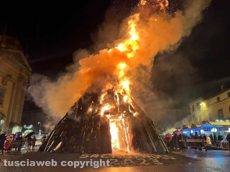 Bagnaia - L’accensione del focarone di Sant’Antonio