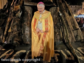 Bagnaia - L’accensione del focarone di Sant’Antonio - Il vescovo Piazza